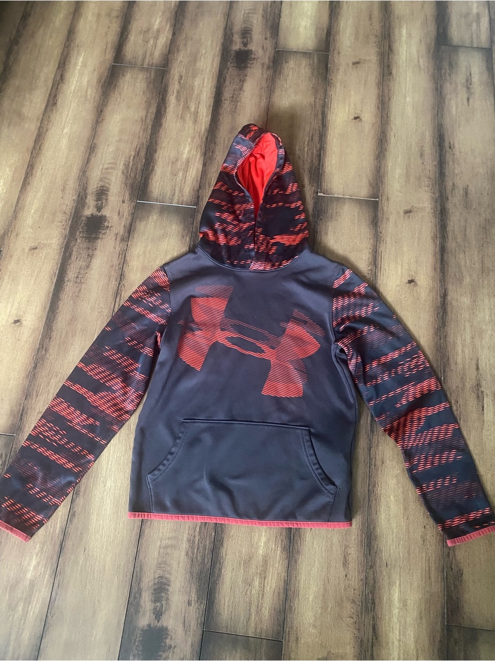 Under Armour Boys Medium Black & Red Hoodie Like New